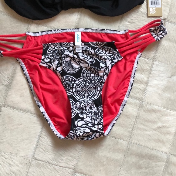 Bikini - Picture 3 of 11